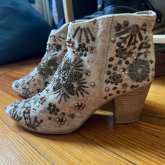RARE Free People Night Out Ankle Bootie in Champagne - Picture 3 of 10